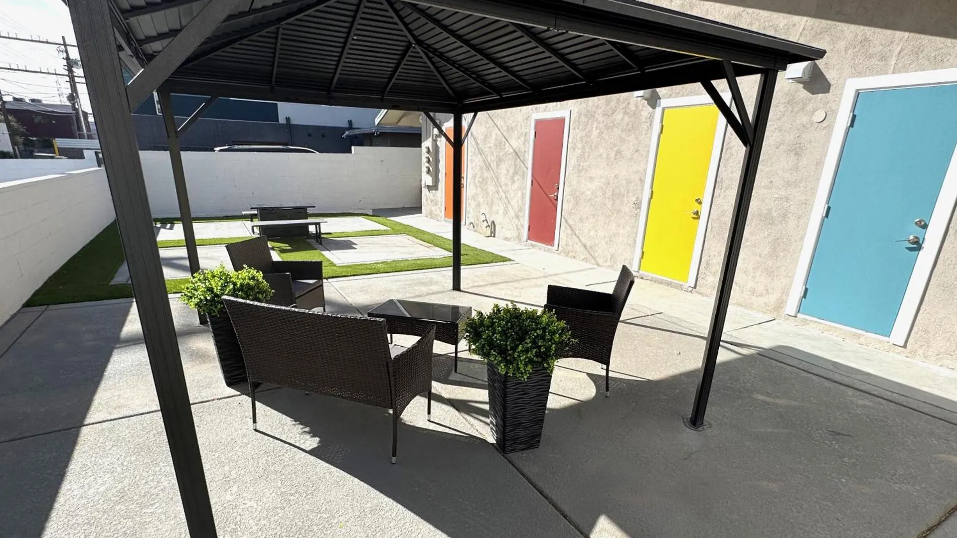 Downtown Las Vegas Walk Everywhere Turnkey Mid-Century Apartments Fully Furnished & Renovated! 0*,
