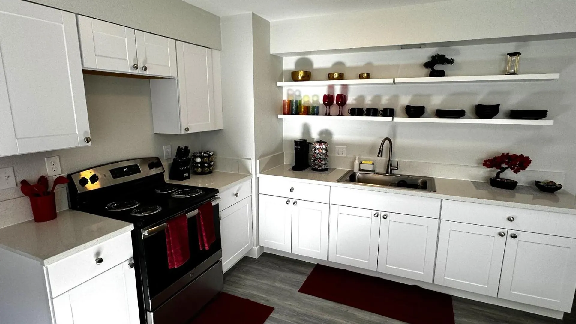 Downtown Las Vegas Walk Everywhere Turnkey Mid-Century Apartments Fully Furnished & Renovated!