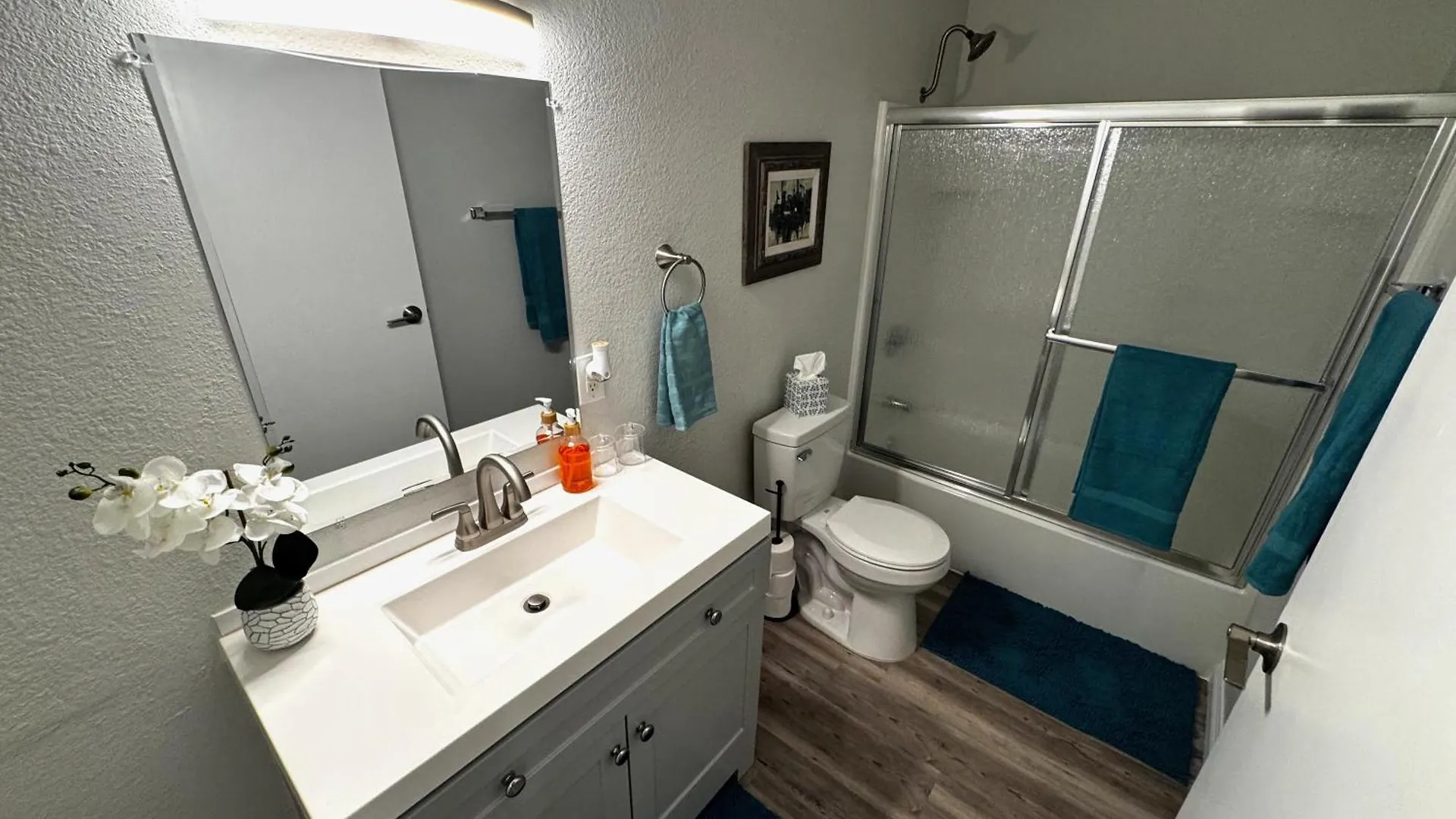 Downtown Las Vegas Walk Everywhere Turnkey Mid-Century Apartments Fully Furnished & Renovated!